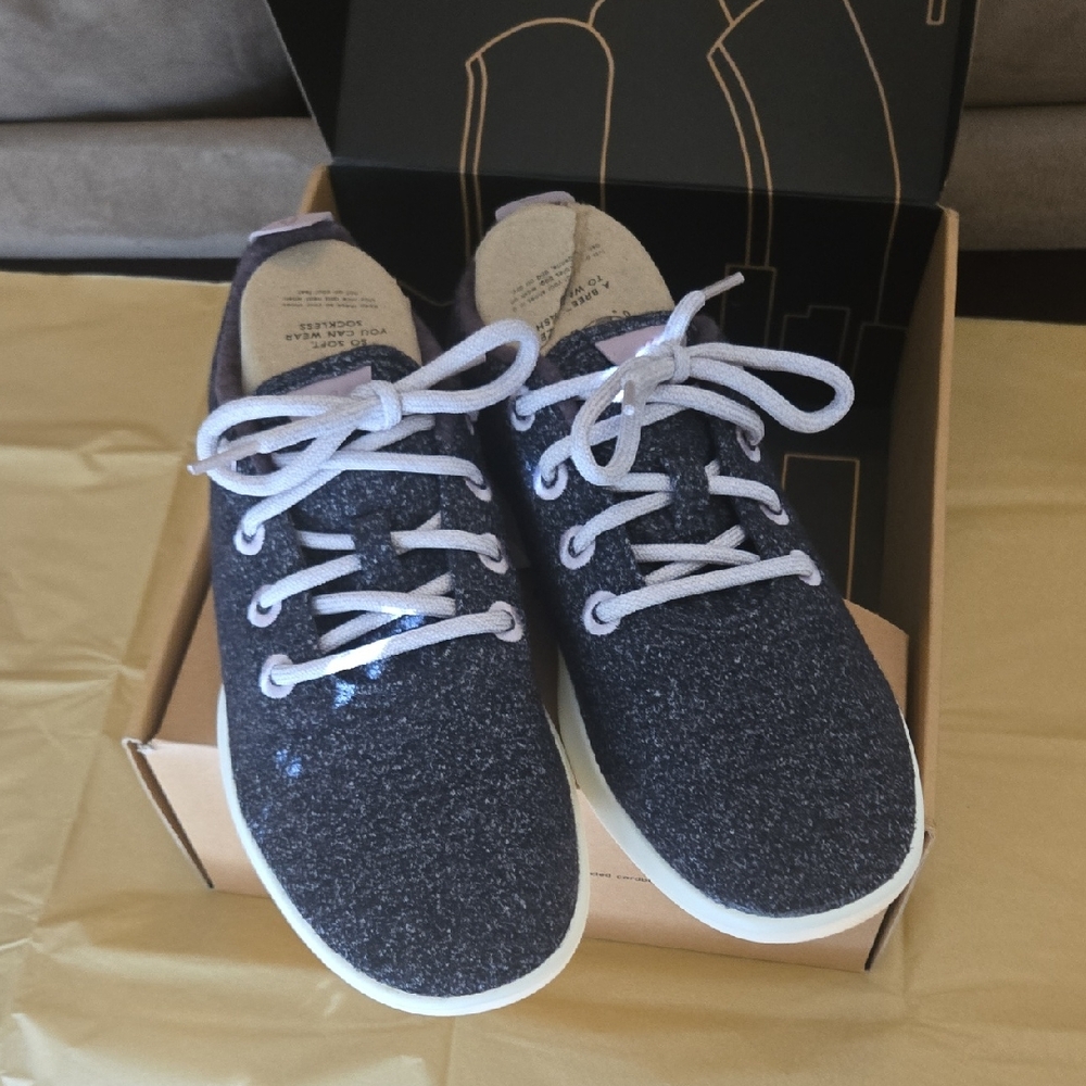 Allbirds NWT Men's Size 8 Dark Gray/Purple Sneakers